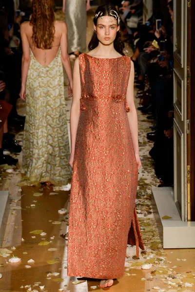 Look 19